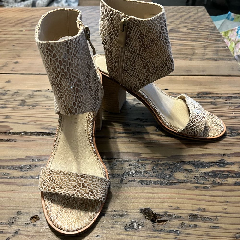 Very Volatile Tan Heels Size 6